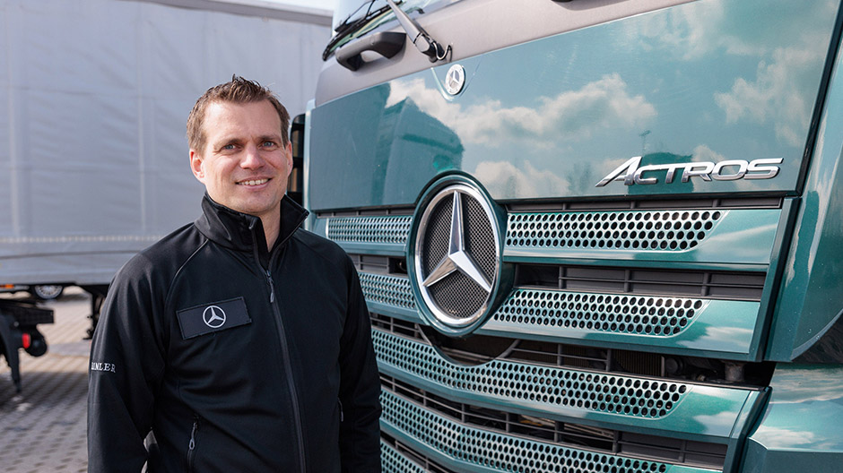 Zaměstnanec společnosti Daimler Jens Kleffel.
