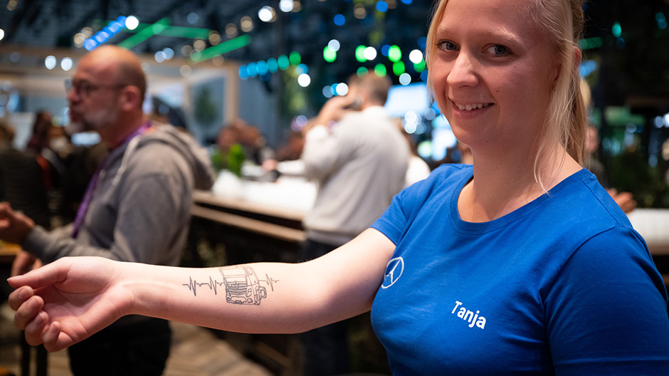 Grote liefde: Tanja Erhardt met tattoo van haar 'Diva'.