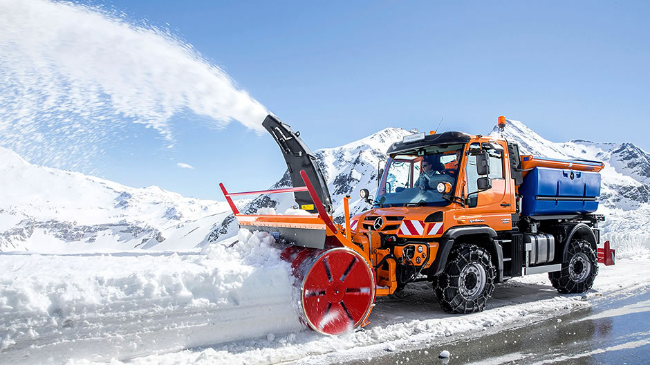Din păcate, la concurs nu a existat la fel de multă zăpadă ca în această imagine cu camionul Unimog în timpul intervenției de la Großglockner…