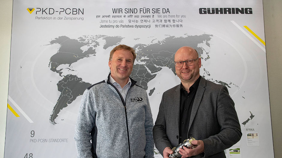 Rudolph-Geschäftsführer Bernd Rocker (rechts) mit Dipl. Ing. Christof Schlich, Leiter Strategische Logistik bei der Gühring KG.