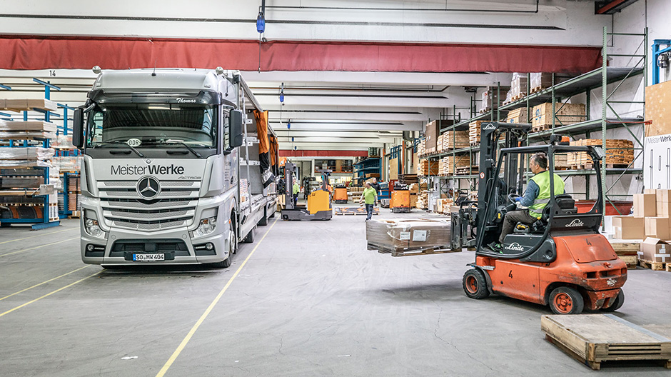 Od výroby až po přepravu: Ve firmě MeisterWerke z regionu Sauerland se odvádí skutečně kvalitní práce. Důležitým krokem je přitom zajištění nákladu.