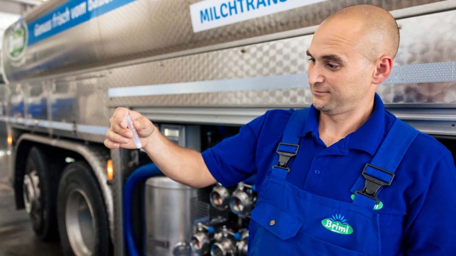 Hygienia on kaiken A ja O: jokainen vaihe on tarkasti säädelty maidon kuljettamisesta ja testaamisesta säiliöautojen puhdistamiseen asti.