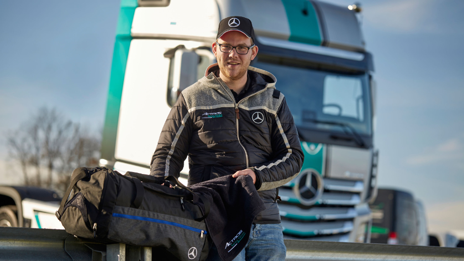 A package with driver’s jacket, cap, towel, gloves and bag – the truck now has everything it needs!