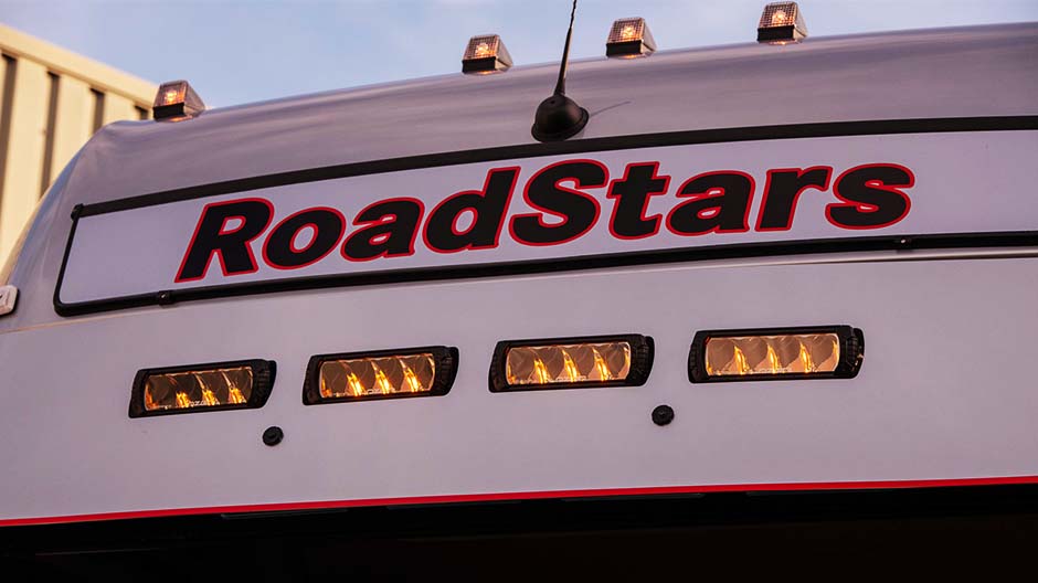Saluti alla comunità: chi sale sul Powerliner dichiara il proprio amore per RoadStars. 