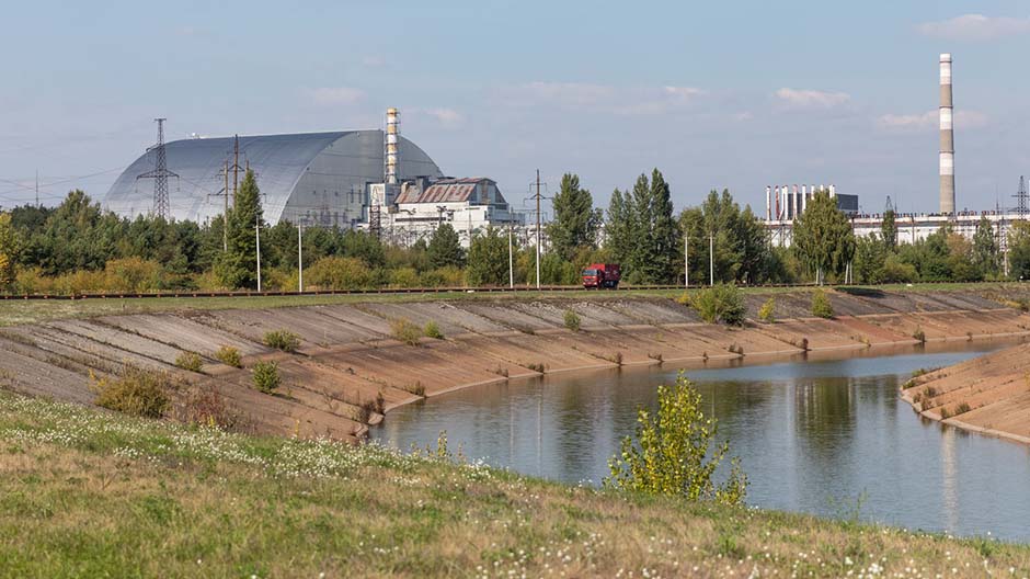 Tšernobylissä kerran tuhoutuneelle reaktorille 4 on nyt annettu uusi kuori.