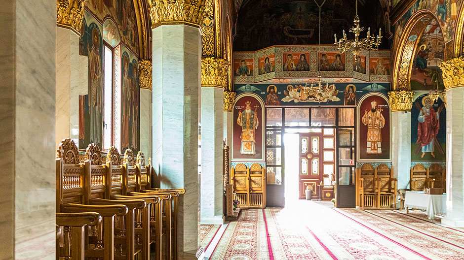 … ou la forteresse et le monastère de Neamț : la Roumanie a beaucoup à offrir.