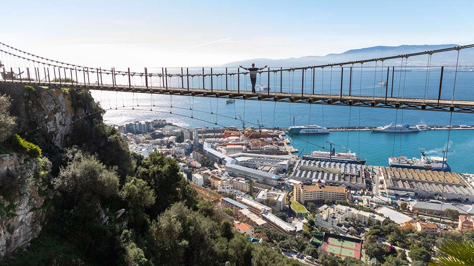 Narrow streets, British flair – and to get to it all, you have to cross the runway: there's a lot that's unique about Gibraltar!