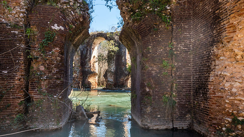 Ruine romane de ambele părți ale Adriaticii – și între acestea o traversare încununată de succes.