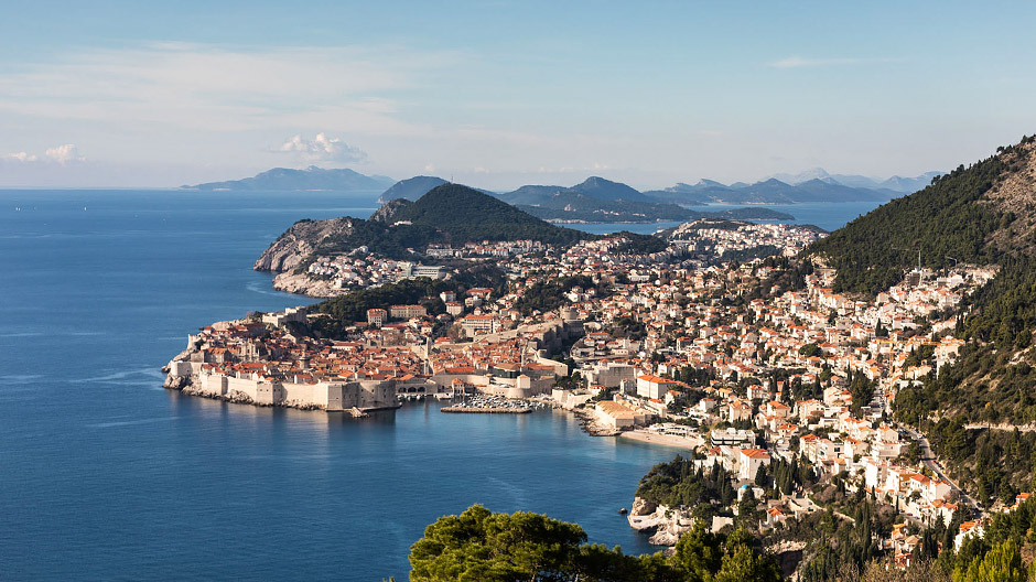 Kiertomatkoja Kroatiassa: Dubrovnikin ja Splitin vanhatkaupungit ovat jopa harmaaksi sanotussa joulukuussa tutustumisen arvoisia.