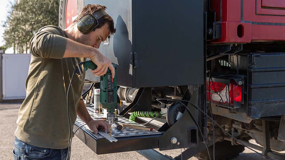 Upgrade for the Axor: a metal engineer the Kammermanns had met on an earlier stage gave their truck a modified rear luggage rack – including a rack for bicycles.