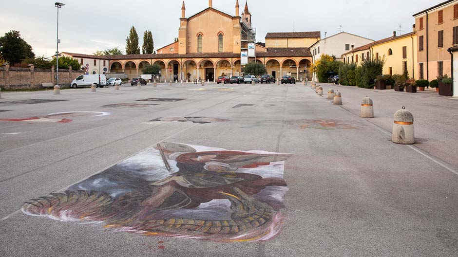 Art with chalk that had been blessed, a crocodile adorning a church – and excursions through the autumnal forest: curious and picturesque experiences for the Kammermanns in northern Italy.