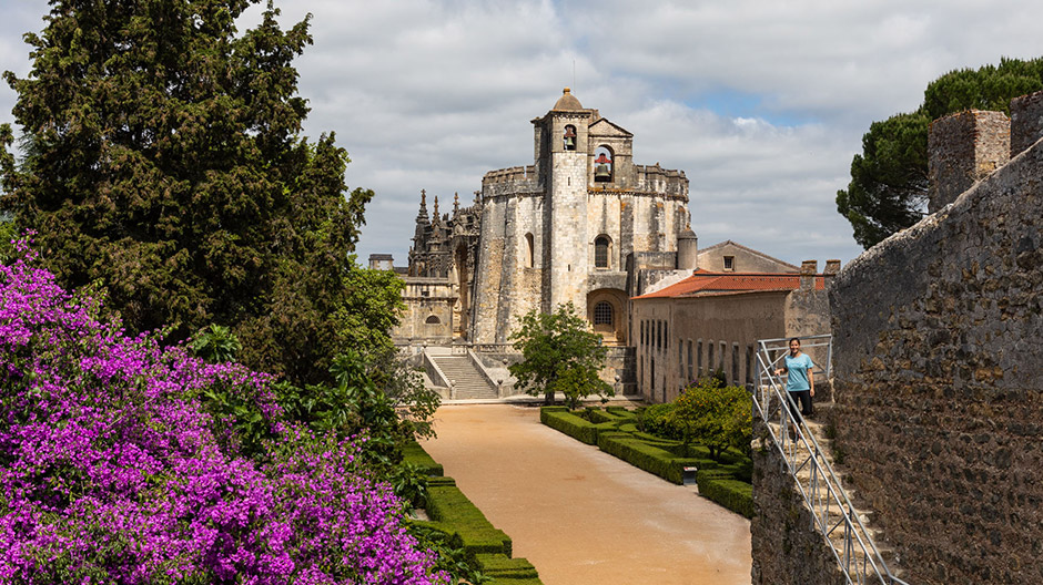 Whether the natural wonders of stalactite caves or man-made architecture in the city of Tomar: Portugal is magnificent!