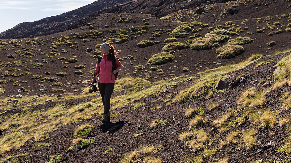 Doi pași înainte, unul înapoi – iar Aimée are nevoie de „ghete“: tur de explorare pe versantul Etnei.