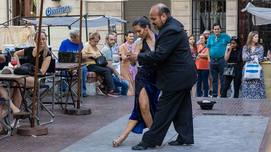Despite Argentina’s economic problems, in many places Buenos Aires is colourful in the best sense of the word – and the tango is actually danced in the streets.