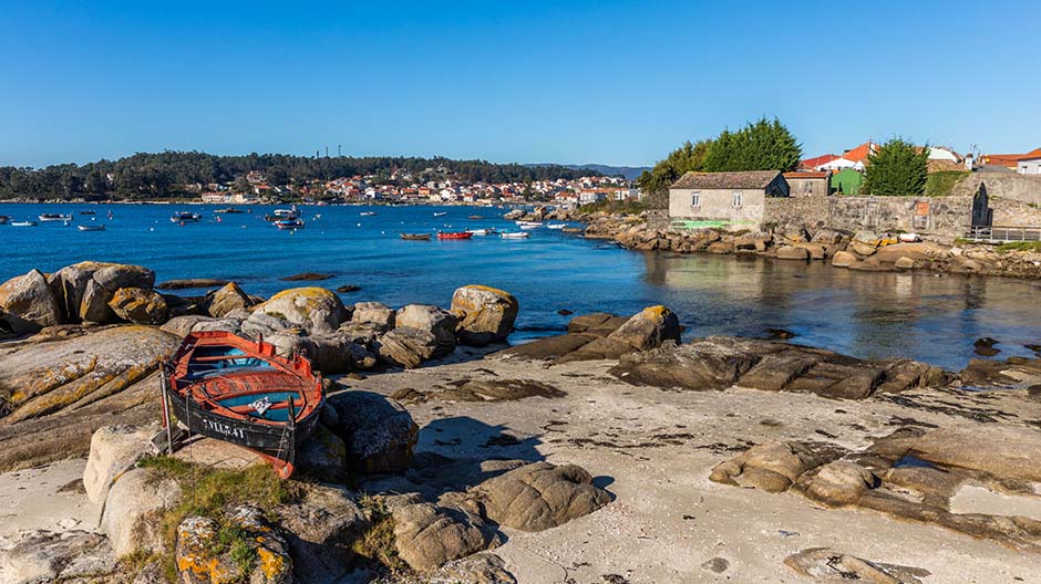 Corn stores made of granite, mussel fishermen at work and hidden paths – on a tour of discovery in Spain’s north-west region.