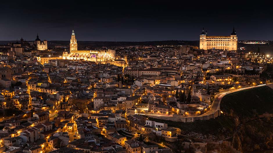 ... and at night, Toledo is a fascinating city...