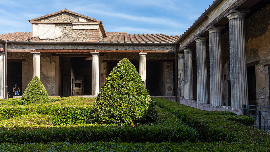 Rijplezier, historie en veel groen: het zuiden van Italië is met name in de vroege zomermaanden een reis waard. Naast de ruïnes van het antieke Pompeï waren de Kammermanns vooral onder de indruk van de bedevaartskerk Santa Maria dell’Isola in het Calabrische Tropea.
