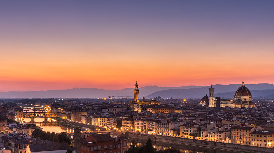 Z ptačí perspektivy nebo v detailním pohledu: Florencie se představuje jako fascinující město. 