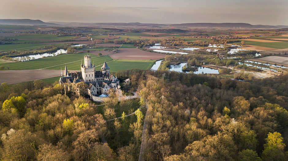 Time for the restart! In Lower Saxony and in other German regions, the Kammermanns were able to relax and view places like Schloss Marienburg. Soon they'll be doing far greater mileage.