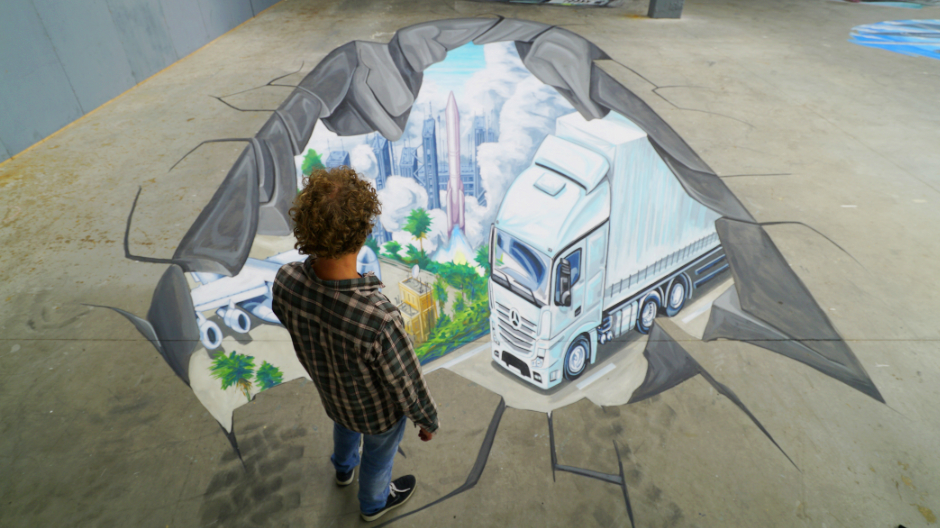 Perspektivfrage: Die Künstler haben ihre Motive verzerrt auf den Boden gezeichnet. Nur aus einem ganz bestimmten Blickwinkel entsteht so der verblüffende 3D-Effekt.