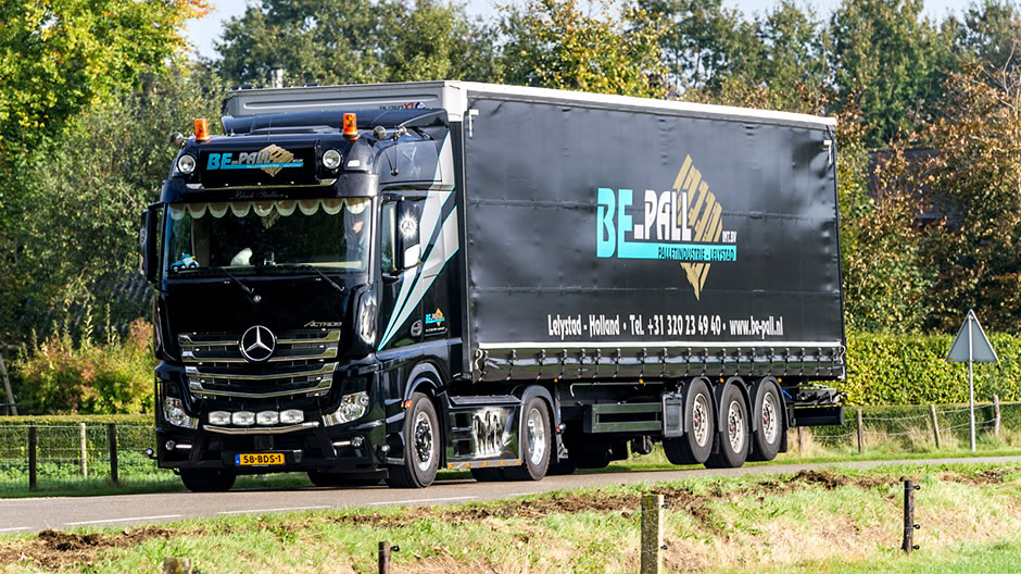 Alex Schuit's Actros 1948 is always an eye catcher at festivals; especially the horses are beautifully designed.
