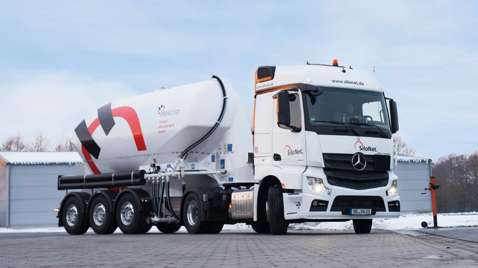 100 kilometrů jsou v průměru vzdáleny cementárny a provozovny pro výrobu transportního betonu, které obsluhuje společnost Gerdes + Landwehr. Řidiči většinou ujedou dvě a půl okružní trasy za den.