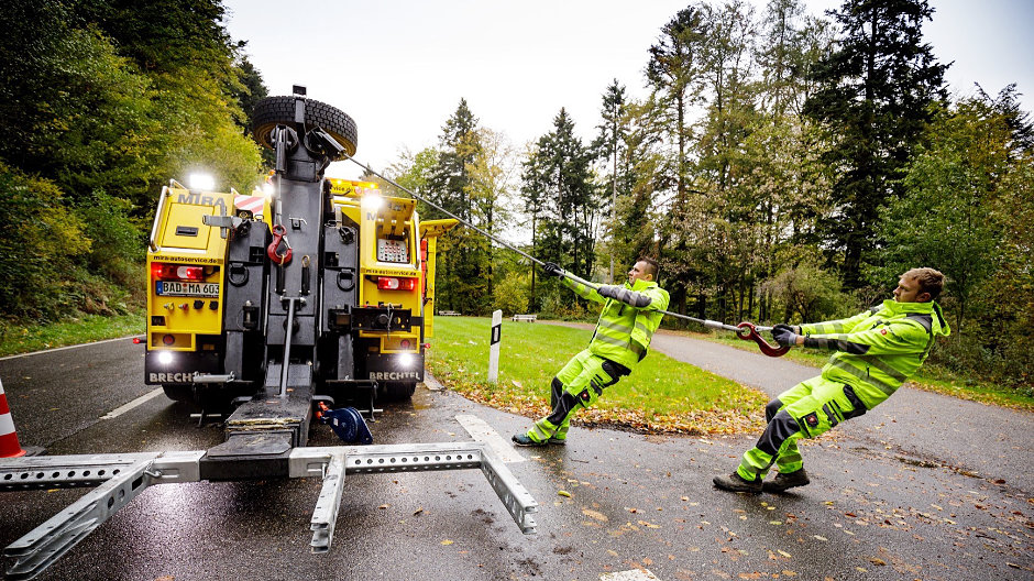 The Arocs with Masterlift body from Brechtel features the latest recovery and towing technology. This can be seen at the rear with the wheel lift for picking up vehicles without causing any damage.