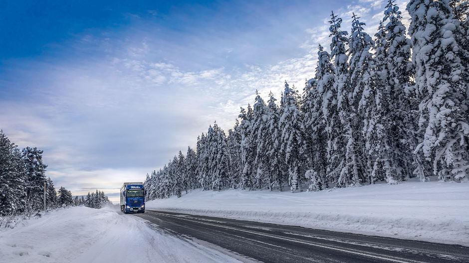 Sieben Monate Winter. Schnee, Eis und die permanente Lawinengefahr zählen von Oktober bis April zu den größten Herausforderungen für die Fahrer.