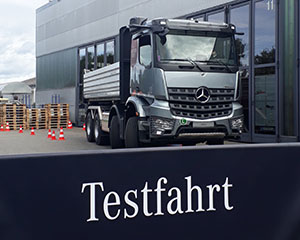 Erster Autotransporter für bis zu 12 Pkw von Kässbohrer - Österreichische  Verkehrszeitung