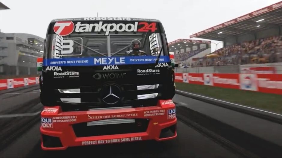 Secuencia del camión del equipo Tankpool 24 (Mercedes-Benz) en el videojuego 'FIA: ETRC 2019'.