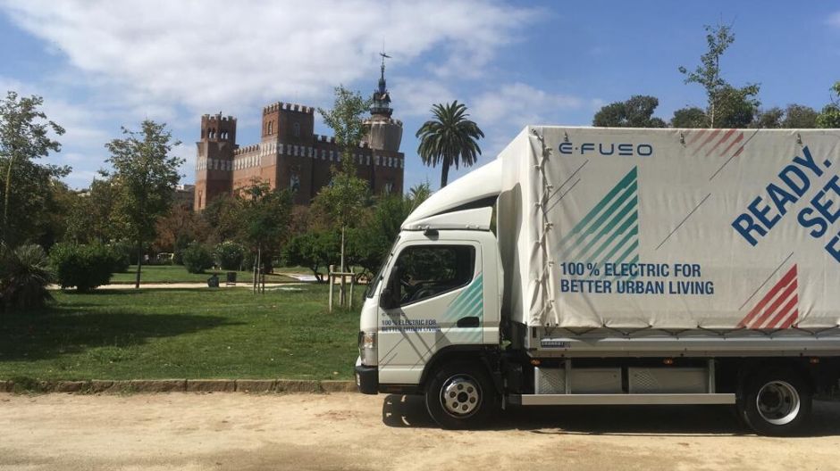 El 'Equip Motor' del Ayuntamiento de Barcelona utiliza el vehículo en ciudad para el reparto y recogida diaria de la maquinaria ligera. 