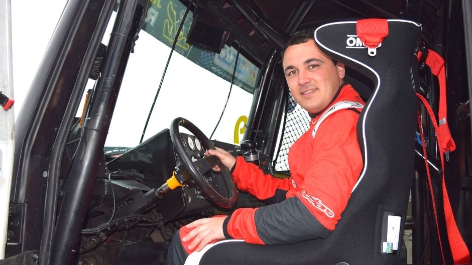 Aarón Bastian Jr tiene 27 años y comenzó en las carreras de camiones en 2020.