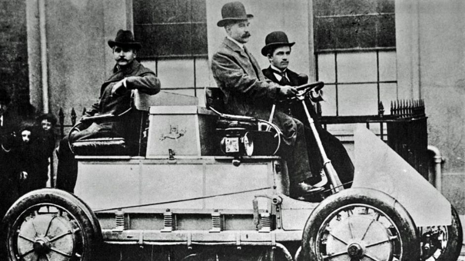 Los carnés de conducir se reglamentaron en España en septiembre de 1900.