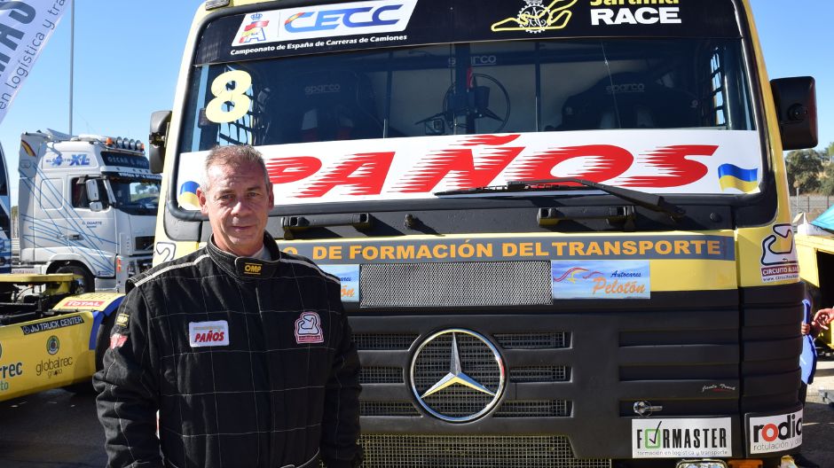 David Paños con su Mercedes-Benz del equipo Alvi.